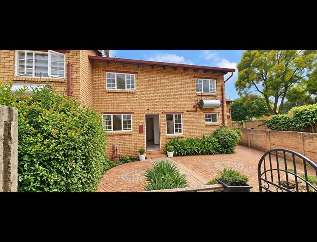 2 BEDROOM TOWNHOUSE FOR SALE IN CELTISDAL
